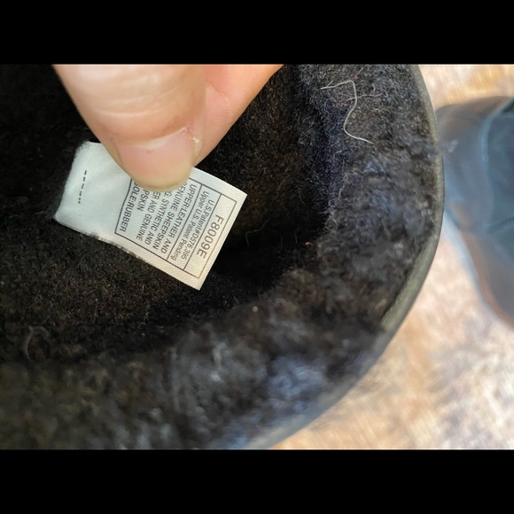 Ugg Boots SZ 9 - Picture 7 of 9